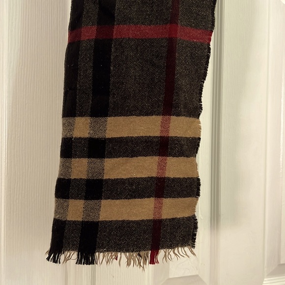 Burberry Signature Check Print Wool Scarf - Reversible - Picture 2 of 6